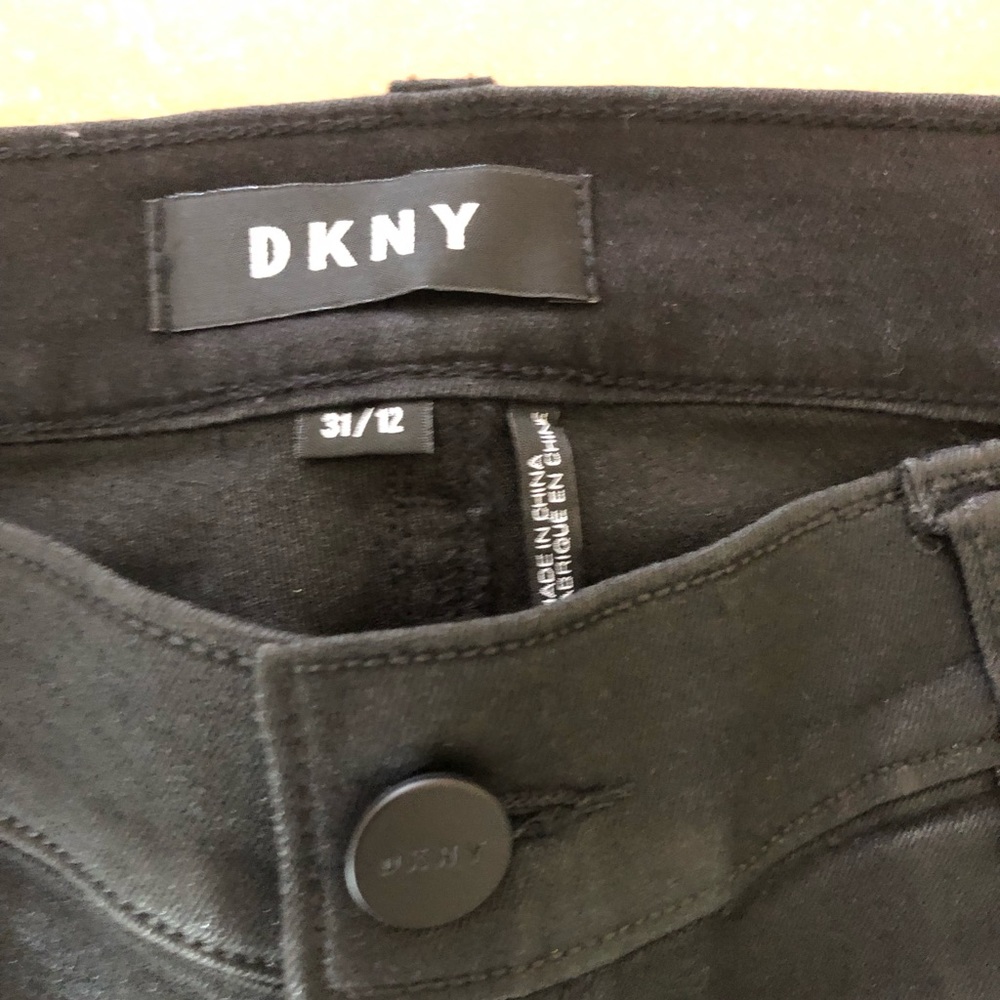 BRAND NEW DKNY BLACK METALLIC DENIM JEANS SIZE 31